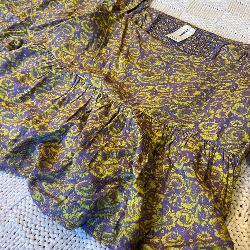Peasant Top Floral Pattern - Picture 2 of 3